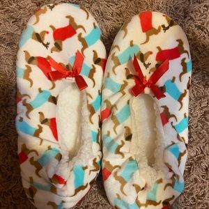 NWOT Unisex Kids Slippers